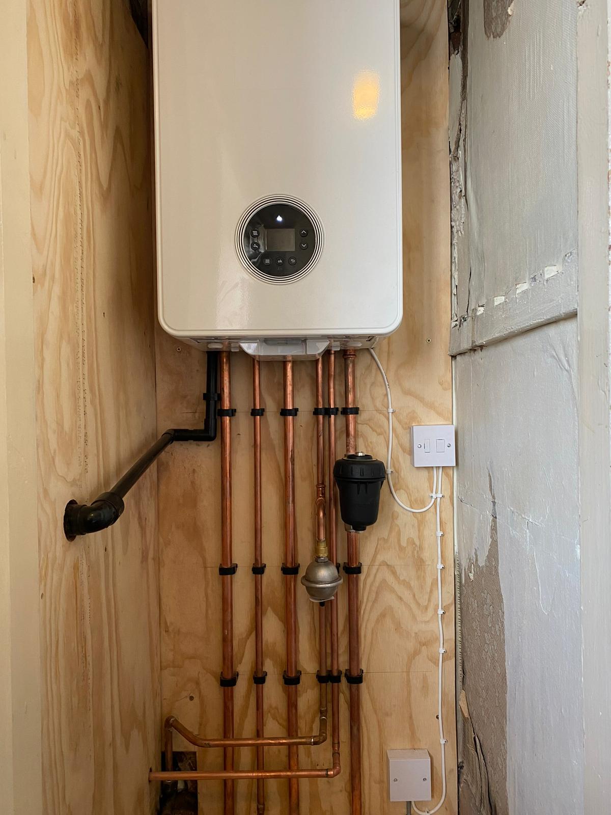Worcester Bosch boiler installation with magnetic filter and copper pipework